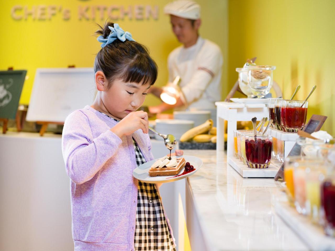 Omo7 Asahikawa By Hoshino Resorts Exterior foto A child eating dessert